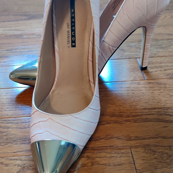 Pre owned - Picture 3 of 3